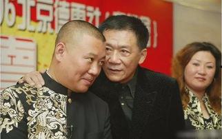 郭德纲爆料侯震吃饭视频,揭秘相声界幕后故事
